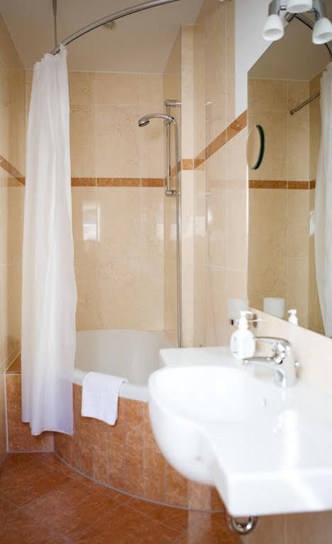 Flair Hotel Hochspessart Heigenbruecken Buitenkant foto